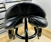 Load image into Gallery viewer, 17 1/2” Wide Ideal International Event Saddle - Black