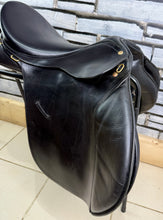 Load image into Gallery viewer, 17” XW/Changeable Gullet Bates Caprilli GP Saddle - Black