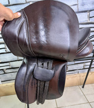 Load image into Gallery viewer, 17” Wide Farrington/Shires GP Saddle - Brown