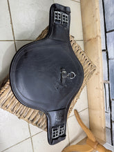 Load image into Gallery viewer, S/H 24” Fairfax Anatomic Leather Mono/Short Jumping Stud Girth