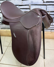 Load image into Gallery viewer, 17” MW/Changeable Gullet Wintec 500 VSD GP Saddle - Brown - Cair