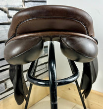 Load image into Gallery viewer, 18” Wide Quattro Jump Saddle - Brown
