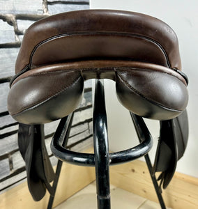 18” Wide Quattro Jump Saddle - Brown