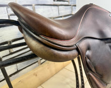 Load image into Gallery viewer, 16 1/2” MW Childeric CFSC Monoflap Jump Saddle - Brown