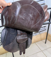 Load image into Gallery viewer, 17” MW Patrick Saddlery Jump Saddle - Brown