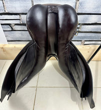Load image into Gallery viewer, 17” Medium Ideal Grandee Jump/GP Saddle - Brown
