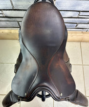 Load image into Gallery viewer, 18” XW M&amp;J/Granville Saddlery English GP Cob Saddle - Brown