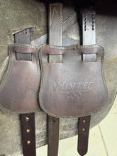 Load image into Gallery viewer, 17” XW/Changeable Gullet Wintec 500 VSD GP Saddle - Brown - Cair - Extra Wide