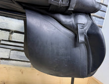 Load image into Gallery viewer, 17 1/2-18” Wide Ideal 1350 GP Saddle - Black