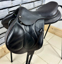 Load image into Gallery viewer, 17 1/2” MW Devoucoux Chiberta O Monoflap Jump Saddle - Brown