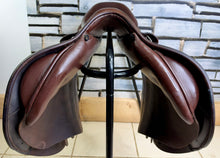 Load image into Gallery viewer, 16”-16 1/2” Medium (33) Prestige Roma Jump Saddle - Brown
