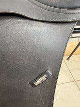 Load image into Gallery viewer, 17” M/Changeable Gullet Wintec Dressage Saddle - Black