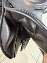 Load image into Gallery viewer, 16 1/2” XW PD Saddles/Spalding Jump Saddle - Brown