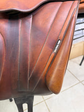 Load image into Gallery viewer, 17” Medium Butet Monoflap Cross Country Jump Saddle - Brown/Tan