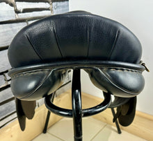 Load image into Gallery viewer, 17 1/2” MW Ideal VSD Saddle - Black