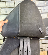 Load image into Gallery viewer, 17” XW/Changeable Gullet Wintec GP Saddle - Black