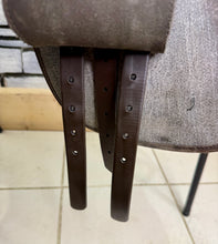 Load image into Gallery viewer, 14 1/2” Wide Changeable Gullet Wintec Pony GP Saddle -Brown- Flocked