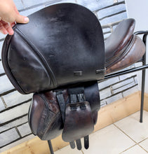Load image into Gallery viewer, 17 1/2” MW Albion Kontrol Jump Saddle - Brown - Double Flap - Big Blocks