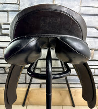 Load image into Gallery viewer, 17 1/2” XW Black Country WH/Show Saddle - Dark Havana