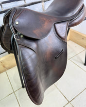 Load image into Gallery viewer, 18” XW M&amp;J/Granville Saddlery English GP Cob Saddle - Brown