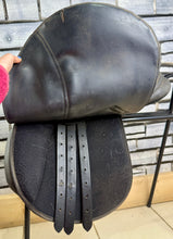 Load image into Gallery viewer, 18” Wide Thorowgood Griffin Standard GP Saddle - Black
