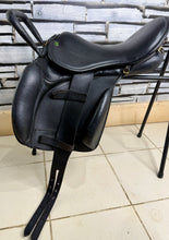 Load image into Gallery viewer, 17” Wide GZS Para/RDA/Learner Saddle - Black