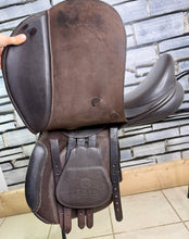 Load image into Gallery viewer, 17 1/2” XW Ideal VSD H&amp;C Cob GP Saddle -Brown- Point &amp; Balance Straps