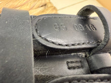 Load image into Gallery viewer, S/H 65cm/26” Prestige Doughnut RP Leather Girth - Black