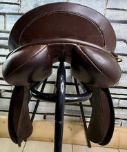 Load image into Gallery viewer, 17” Wide Jeffries Falcon Hawk Event GP Saddle - Brown