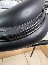 Load image into Gallery viewer, 17” +4 (XW) Equipe Monoflap Jump Saddle - Black -2018- Immaculate-Patent Trim