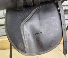 Load image into Gallery viewer, 17 1/2” Wide Thorowgood Griffin Cob GP Saddle - Black