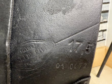 Load image into Gallery viewer, 17-17 1/2” MW Henri De Rivel Jump Saddle - Black