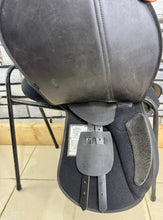 Load image into Gallery viewer, 16 1/2” MW Synthetic Lightwieght GP Saddle - Black