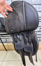 Load image into Gallery viewer, 16 1/2” XW/Changeable Gullet Wintec Wide Cob GP Saddle - Black - Flocked - 4 Strap