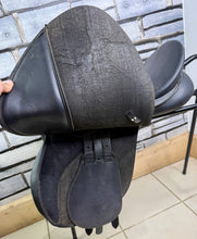 Load image into Gallery viewer, 17 1/2” MW/Changeable Gullet Wintec GP Saddle - Black - Lightweight