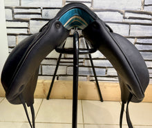 Load image into Gallery viewer, 17 1/2” MW Voltaire Adelaide Monoflap 2023 Dressage Saddle - Black