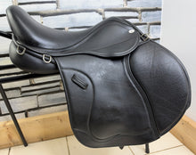 Load image into Gallery viewer, 17” on 16 1/2” Panels Wide Winners Circle GP/Jump Cob Saddle - Black