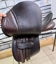 Load image into Gallery viewer, 17 1/2” Wide Paul Jones Working Hunter Saddle -Brown- Suede Seat &amp; Knees
