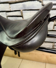 Load image into Gallery viewer, 18” NM Albion Legend GP/Jump Saddle - Brown - TB/ROR/Hunt - Narrow-Medium