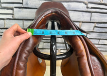Load image into Gallery viewer, 17 1/2” B (Medium) Stubben Siegfried II Jump Saddle - Tan