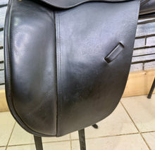 Load image into Gallery viewer, 17 1/2” MW Ideal Suzannah Dressage Saddle - Black