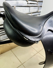 Load image into Gallery viewer, 18 1/2” Medium Hayes GP/Jump Gents English Hunting Saddle - Black