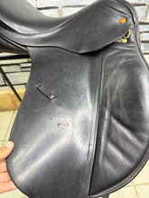 Load image into Gallery viewer, 17 1/2” MW-Wide Albion Legend K2 Dressage Saddle - Black