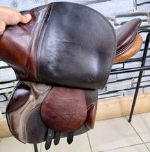 Load image into Gallery viewer, 17 1/2” C (MW) Stubben Siegfried II Jump Saddle - Brown