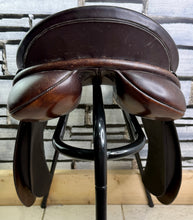 Load image into Gallery viewer, 17” Wide Farrington/Shires GP Saddle - Brown