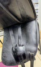 Load image into Gallery viewer, 17” MW Amerigo Vega Dressage Saddle - Black