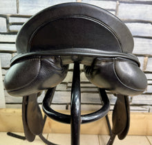 Load image into Gallery viewer, 17 1/2” MN Albion Ultima Dressage Saddle - Black