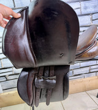 Load image into Gallery viewer, 16 1/2” Wide Sandringham Cob GP Saddle - Brown - English Leather