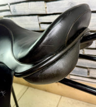Load image into Gallery viewer, 17” XW Morris &amp; Nolan WH Working Hunter Saddle - Black - Extra Wide