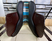 Load image into Gallery viewer, 17” XW Voltaire Lexington Monoflap Jump Saddle - Brown